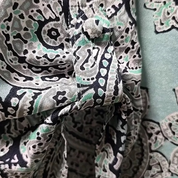 The Limited Paisley Lightweight Tunic - Picture 9 of 10